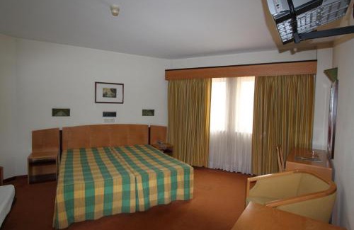 Porto Alto Hotel | Welcoming Hotel São Lourenço with Pool & Breakfast Included
