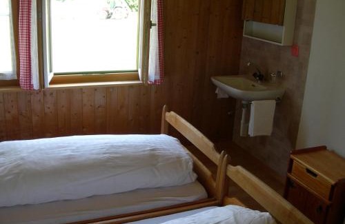 Unterwasser Hotel | Explore Berg & Bett Säntis Lodge: Pet-Friendly Oasis