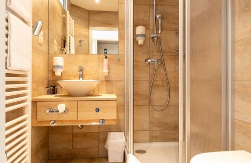 Graz-Straßgang Hotel | Elegant Hotel Süd Art: 4-Star Stay with Pool & Spa