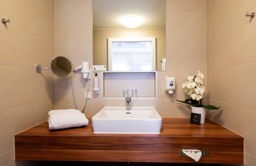 Graz-Straßgang Hotel | Elegant Hotel Süd Art: 4-Star Stay with Pool & Spa