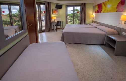 Pineda de Mar Hotel | Discover Sabiote: Family-Friendly with Spa and Breakfast