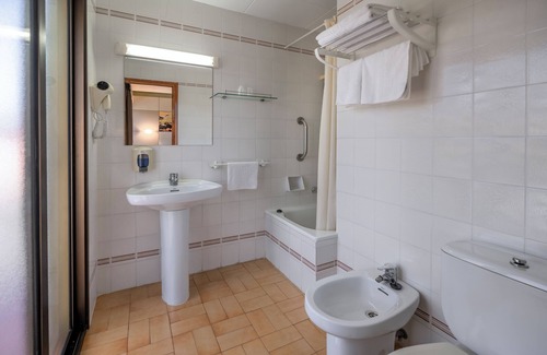 Pineda de Mar Hotel | Discover Sabiote: Family-Friendly with Spa and Breakfast