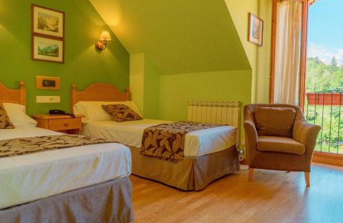 Panticosa Hotel | Discover Hotel Sabocos: Comfortable Stay with Pool & Dining