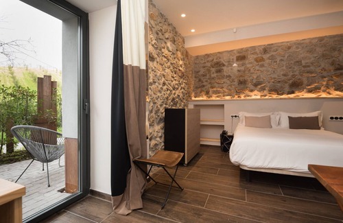 Astigarraga Hotel | Relax at Hotel Sagarlore: Eco-Friendly with Spa & Pool