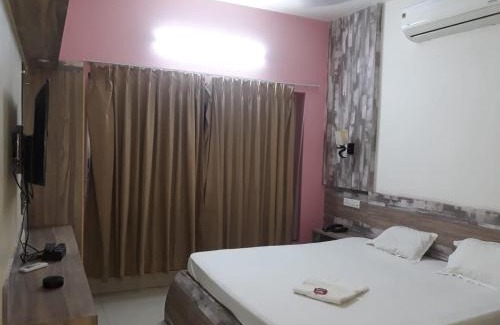 Lalbagh Hotel | Budget-Friendly Stay at Hotel Sagnik with Dining Options