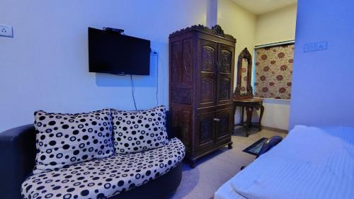 Shirdi Hotel | Hotel Sai Jharna