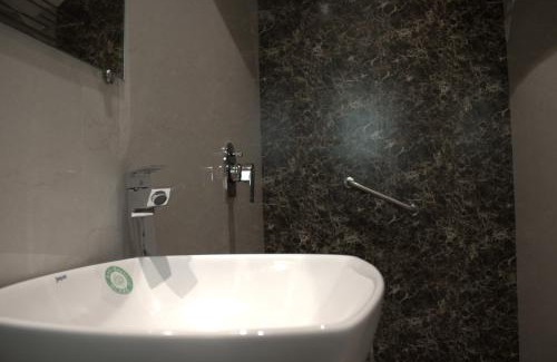 Thane West Hotel | Cozy Hotel Sai Sanidhya: Family-Friendly & Accessible Amenities