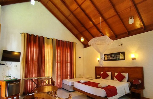 Mihintale Hotel | Welcome to Hotel Saji-Sami: Family-Friendly with Pool & Dining