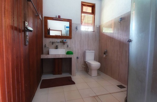 Mihintale Hotel | Welcome to Hotel Saji-Sami: Family-Friendly with Pool & Dining