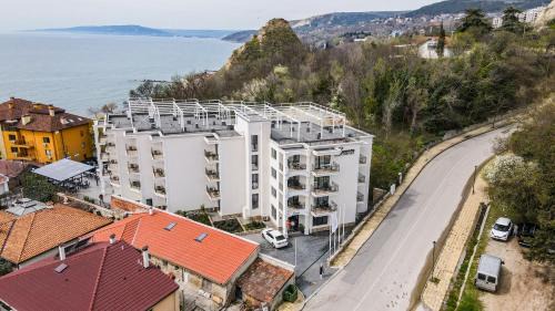 Balchik Hotel | Relax at Hotel Samara: Oceanfront Retreat with Spa & Pool