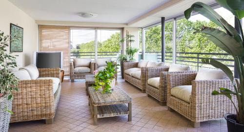 Bellaria-Igea Marina Hotel | Discover Hotel Sampaoli: Pet-Friendly with Private Beach