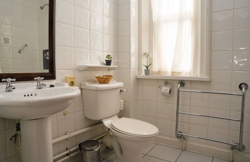 Jabalpur Hotel | Accessible Comfort at Hotel Samrat with Family-Friendly Amenities
