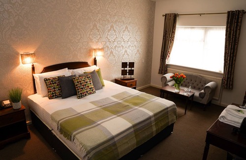 Jabalpur Hotel | Accessible Comfort at Hotel Samrat with Family-Friendly Amenities