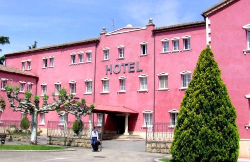 Navarrete Hotel | Pet-Friendly Getaway at Hotel San Camilo, Rated 8.5/10
