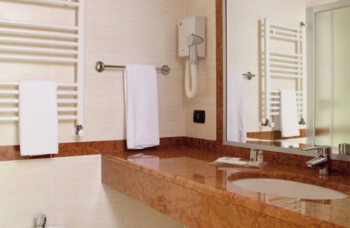 Beinasco Hotel | Discover Hotel San Luigi: 4-Star Comfort & Family-Friendly Amenities