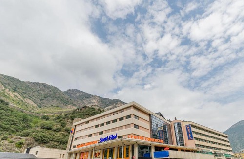 Sant Julia de Loria Hotel | Family-Friendly Hotel Sant Eloi: Enjoy Dining & More!