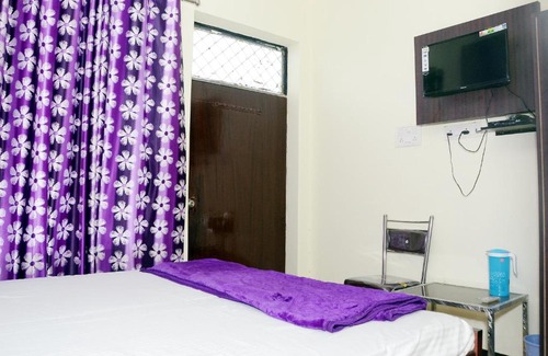 Kanpur Hotel | Budget-Friendly Hotel Sant Residency: Rated 9/10, Family Welcome