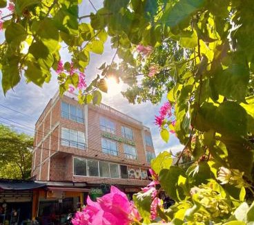 Zona Colonial Hotel | Budget-Friendly Hotel Santa Fe Plaza with Child-Friendly Amenities