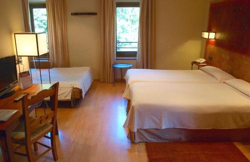 Canfranc Hotel | Relax at Hotel Santa Cristina Petit Spa with Top Amenities