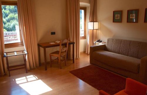 Canfranc Hotel | Relax at Hotel Santa Cristina Petit Spa with Top Amenities