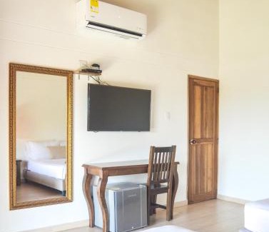 Pereira Hotel | Discover Hotel Santa Isabel: Pet-Friendly with Pool & Breakfast
