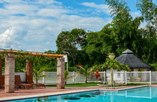 Pereira Hotel | Discover Hotel Santa Isabel: Pet-Friendly with Pool & Breakfast