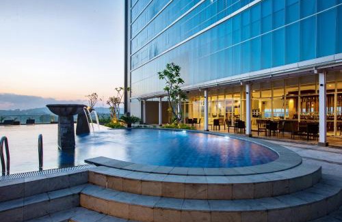 Gresik Hotel | Relax at Hotel Santika Gresik: Family-Friendly & Pool
