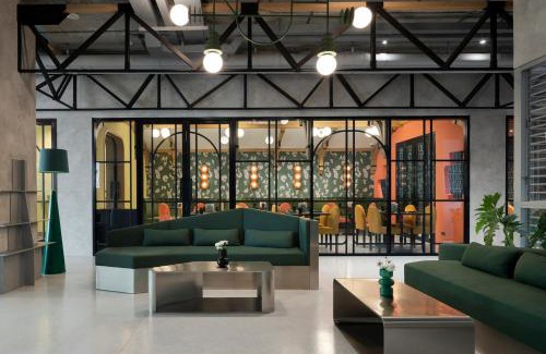 Rong Muang Hotel | Experience Comfort at Hotel Sapin - 4-Star with Restaurant