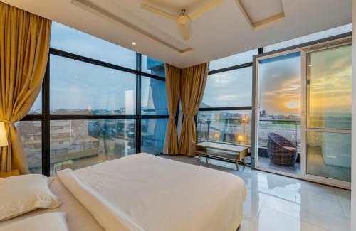 Karad Hotel | Elegant Sapphire Premium Hotel & Suite with Hot Tub Access