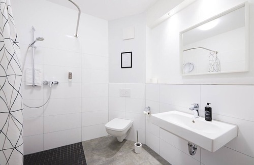 Heinsberg House | Experience Comfort at Hotel Sarah with Great Amenities