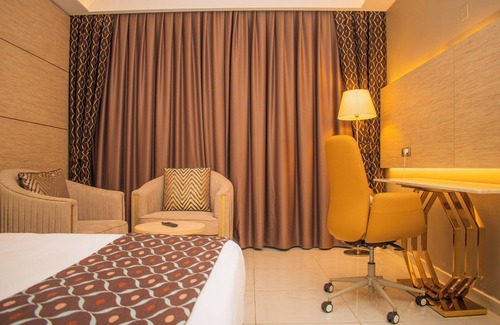 Lome Hotel | Discover Hotel Sarakawa: Family-Friendly with Pool Access