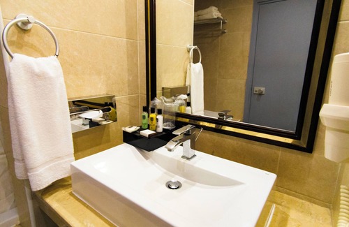 Lome Hotel | Discover Hotel Sarakawa: Family-Friendly with Pool Access