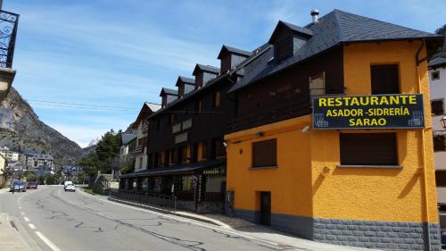 Escarrilla Hotel | Budget-Friendly Hotel Sarao with Breakfast & Dining Options