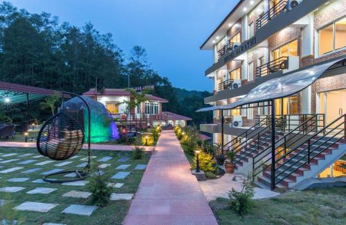 Dhulikhel Hotel | Inviting Hotel Sarathi: Enjoy Pool, Hot Tub & Delicious Breakfast