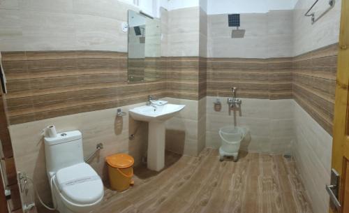 Shamshi Hotel | Experience Comfort at Hotel Sarla Regency with Hot Tub Access