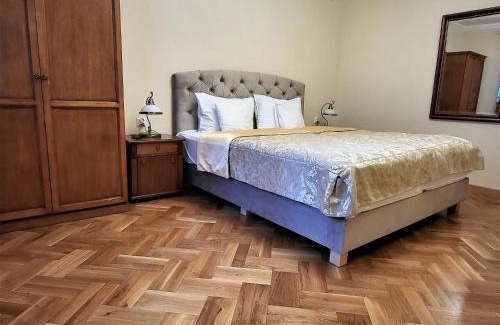 Sandomierz Hotel | Discover Hotel Sarmata Zespół Dworski: Pet-Friendly Retreat