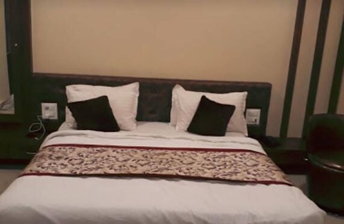 Sagar Hotel | Discover Hotel Saroj Sagar - Family-Friendly Stay in Sagar