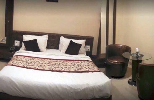 Sagar Hotel | Discover Hotel Saroj Sagar - Family-Friendly Stay in Sagar