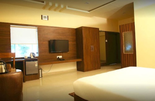 Sagar Hotel | Discover Hotel Saroj Sagar - Family-Friendly Stay in Sagar
