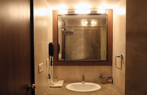Jabalpur Hotel | Discover Hotel Satya Ashoka with Pool and Spa Amenities