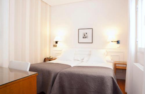 Zaragoza Old Town Hotel | Discover Hotel Sauce: Family-Friendly Stay with Great Reviews