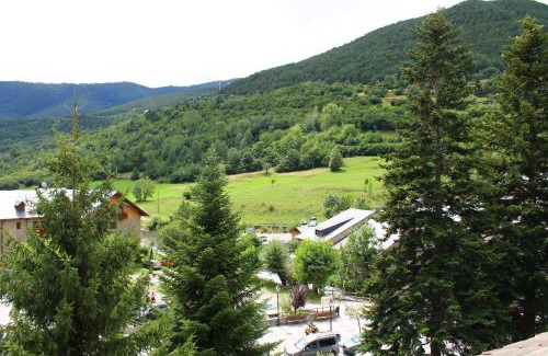 Espot Hotel | Discover Hotel Saurat: Pet-Friendly Stay with Great Amenities