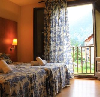 Espot Hotel | Discover Hotel Saurat: Pet-Friendly Stay with Great Amenities