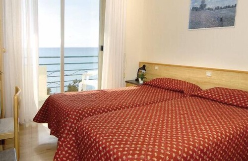 Ospedaletti Hotel | Family-Friendly Hotel Savoia with Restaurant and Breakfast