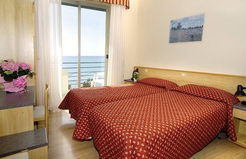 Ospedaletti Hotel | Family-Friendly Hotel Savoia with Restaurant and Breakfast