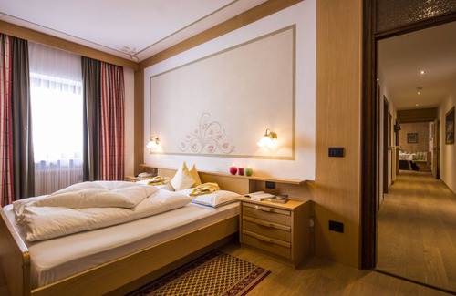 La Villa Hotel | Discover Hotel Savoy: 4-Star Stay with Pool & Spa