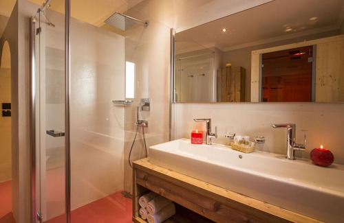 La Villa Hotel | Discover Hotel Savoy: 4-Star Stay with Pool & Spa