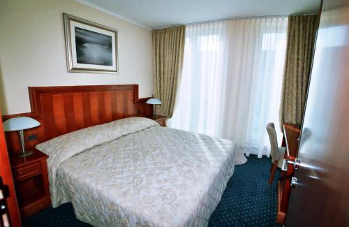 Slavonski Brod Hotel | Discover Hotel Savus: 4-Star Stay with Hot Tub & Breakfast