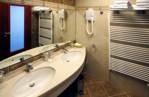 Slavonski Brod Hotel | Discover Hotel Savus: 4-Star Stay with Hot Tub & Breakfast
