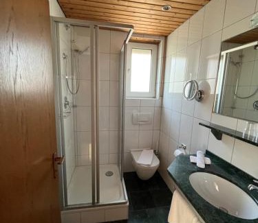 Mainz-Bingen Hotel | Comfortable Hotel Schön: Family-Friendly with Breakfast Included